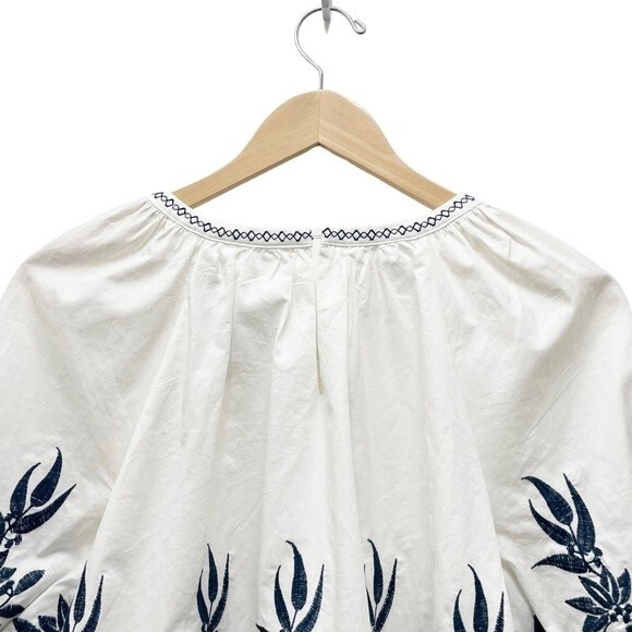 Moon River Embroidered Eyelet Scalloped Hem Boho Top White & Blue Size Small - Picture 7 of 12